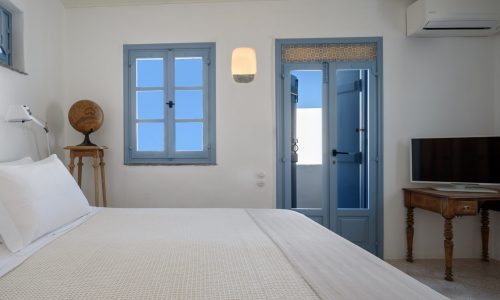 Mezzo Lovero Suites on Kimolos island of Cyclades Greece